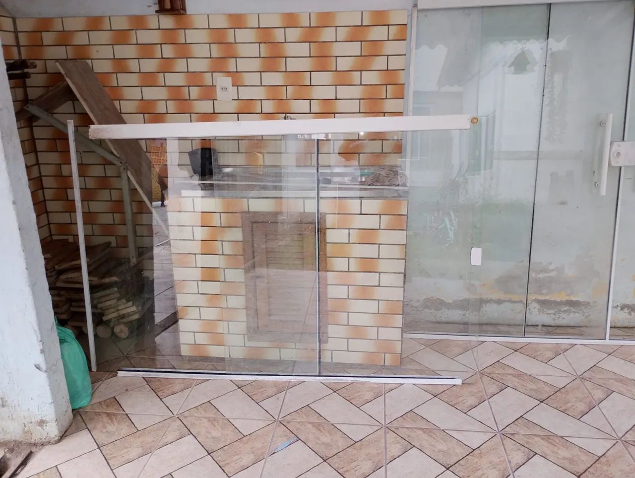 Porta e janela<br> de largura tem 2,60 e de altura 177 cmm. - Foto 3