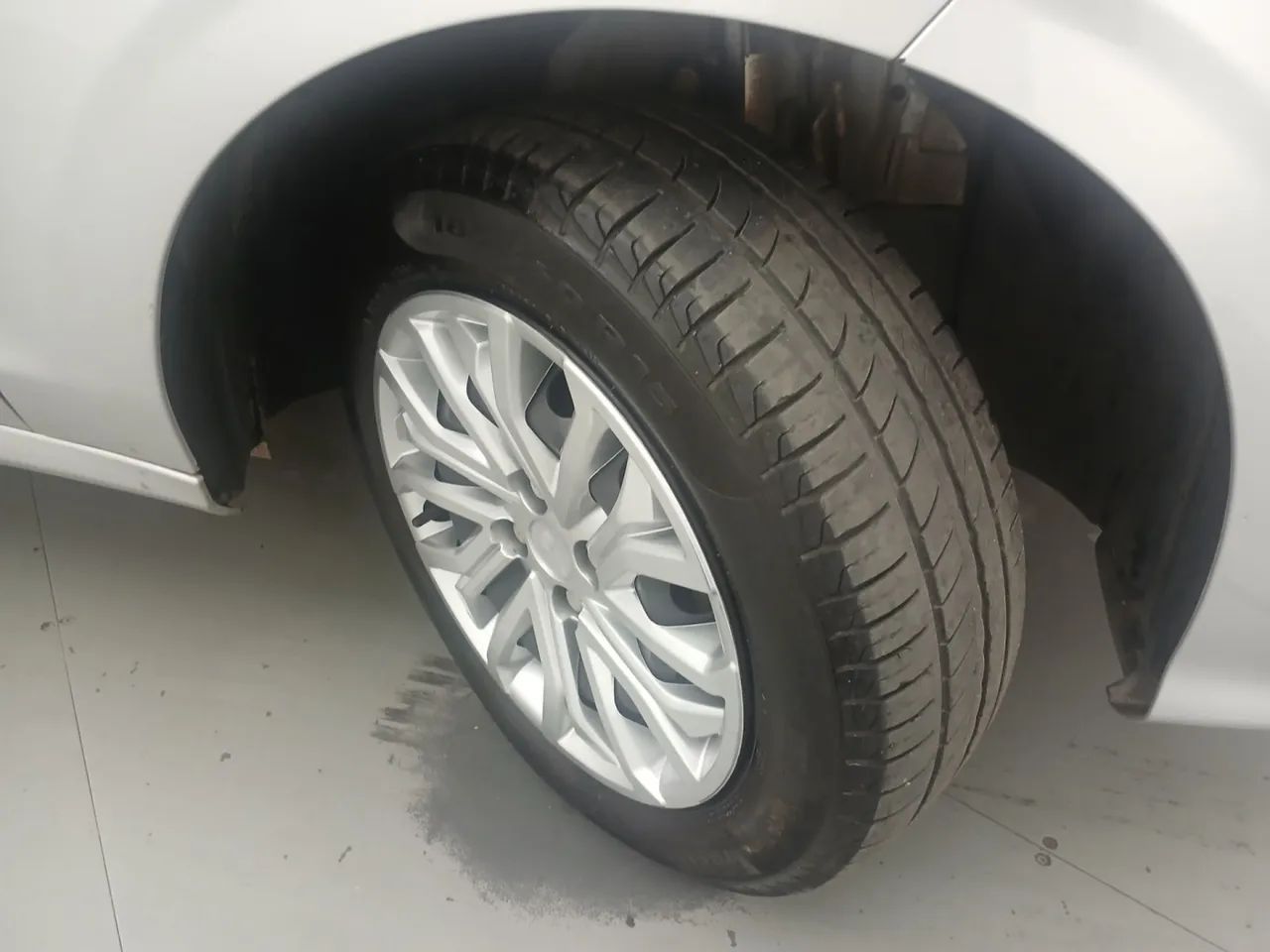 Fiat Cronos 1.3 8V Flex, foto 13 de 18
