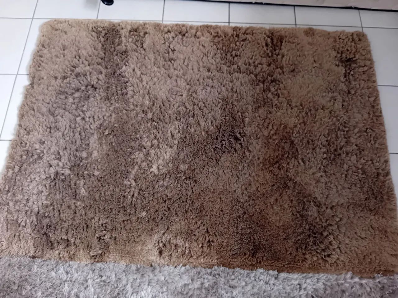 Vendo dois tapetes marrom 1;56/1;39 bege 1;74/1;55 motivo da venda mudança de país  - Foto 4