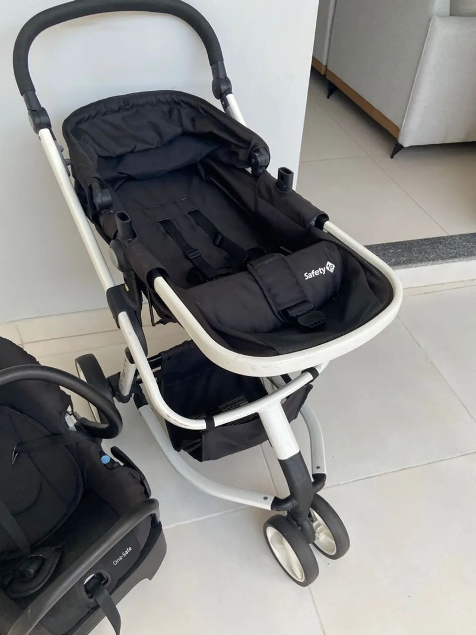 Vendo carrinho de bebê+ bebê conforto  - Foto 3
