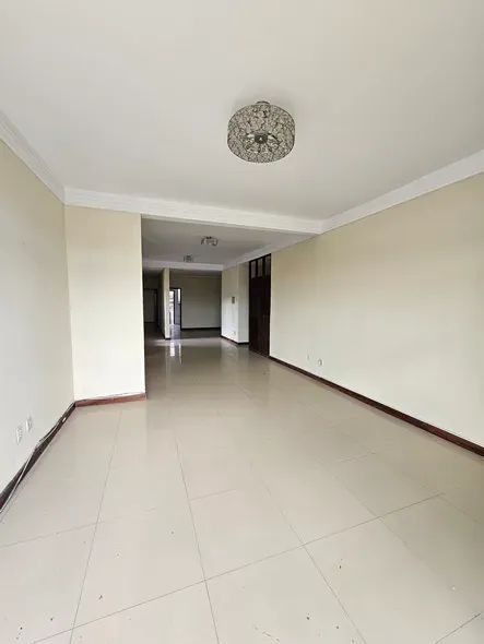 Vendo apartamento de 3 quartos e grande terraço.