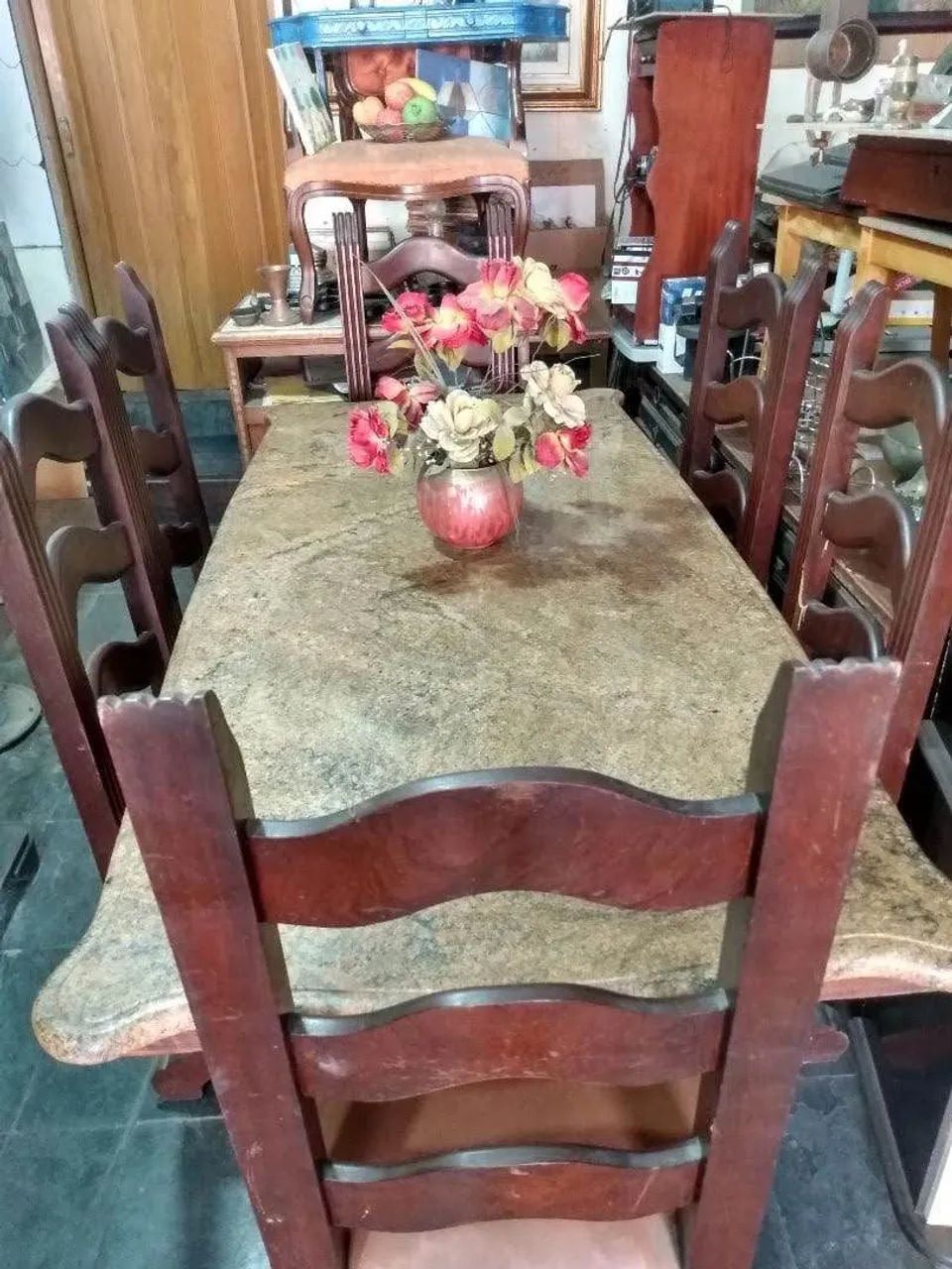 Mesa de granito  com 6 cadeiras em madeira  - Foto 2