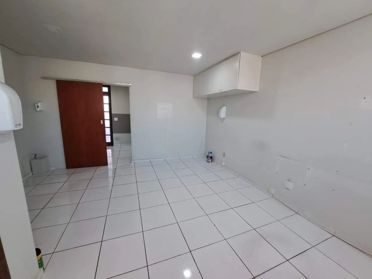 Sala para alugar no barreiro - Foto 2
