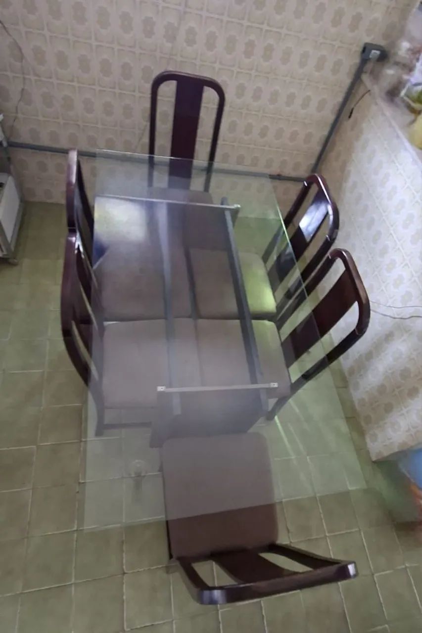 Mesa de vidro com 6 cadeiras 1,70x0,90 - Foto 2