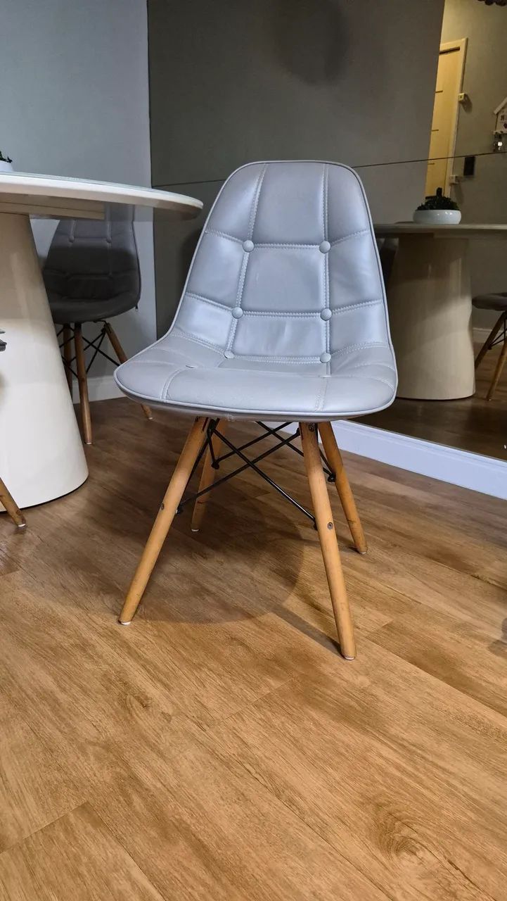 Conjunto de 4 cadeiras eames estofadas/botone - Foto 2