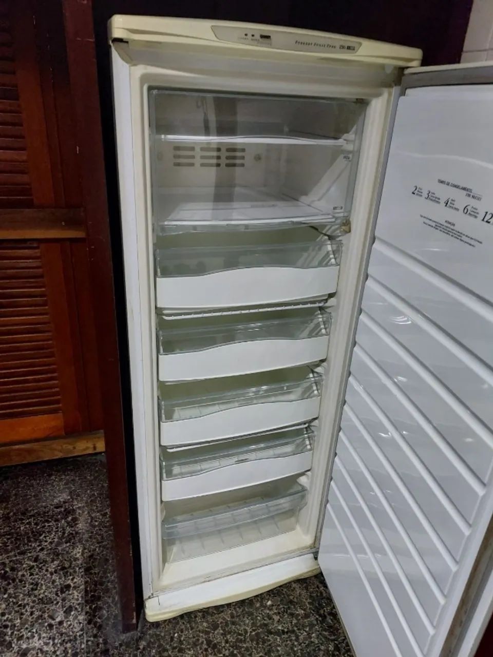 freezer vertical