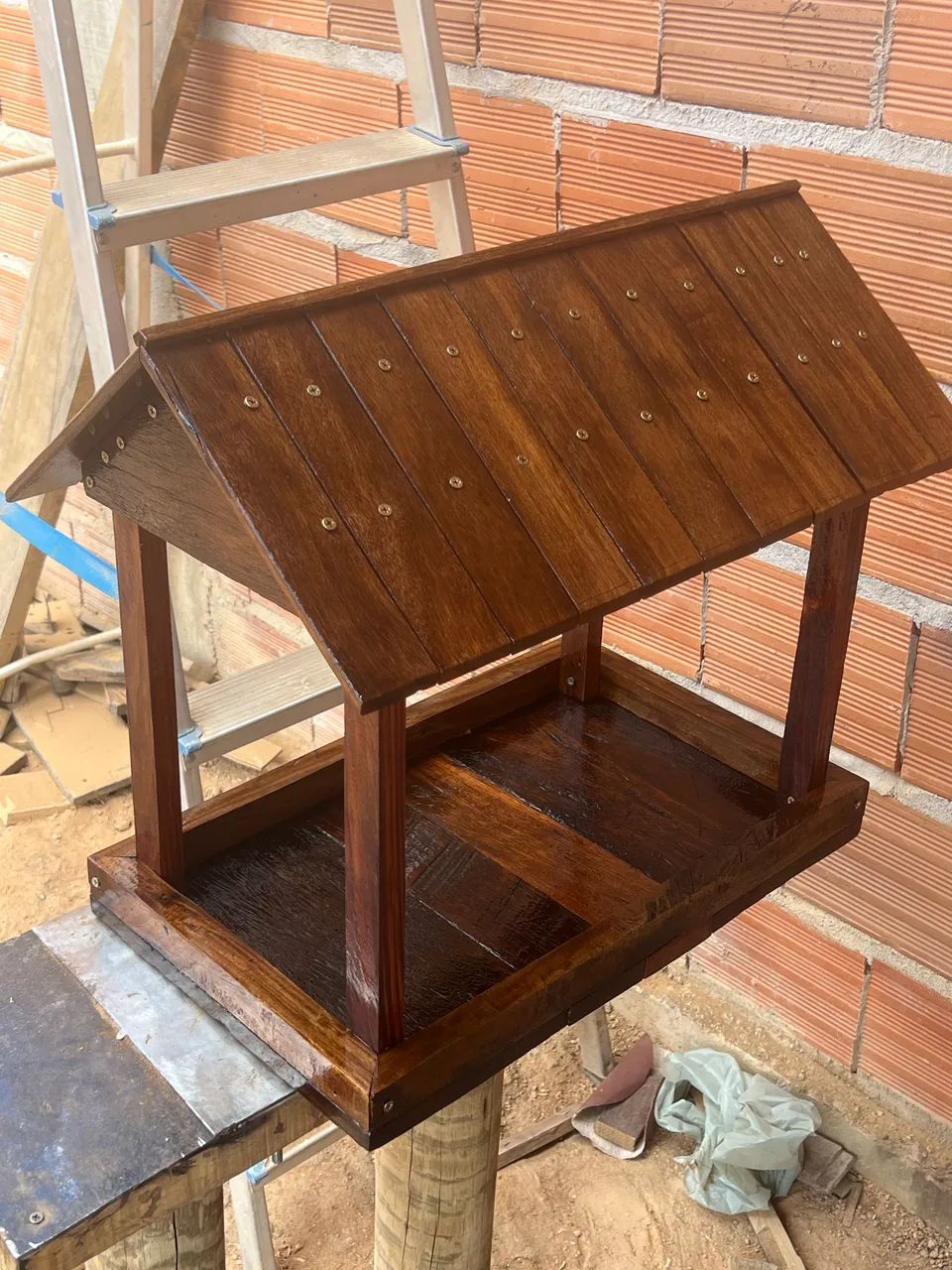 Casinha de alimentação de pássaro para jardim 