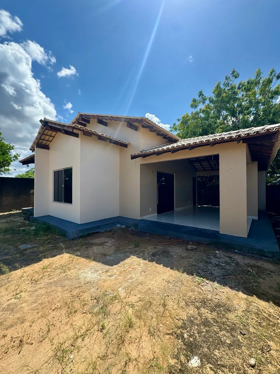 Aluga-se ótima casa no Santa Cecília 