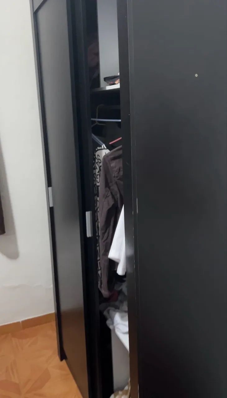 Vende-se guarda roupa de solteiro