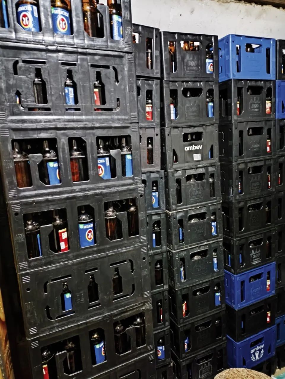 Vendo caixa de cerveja 