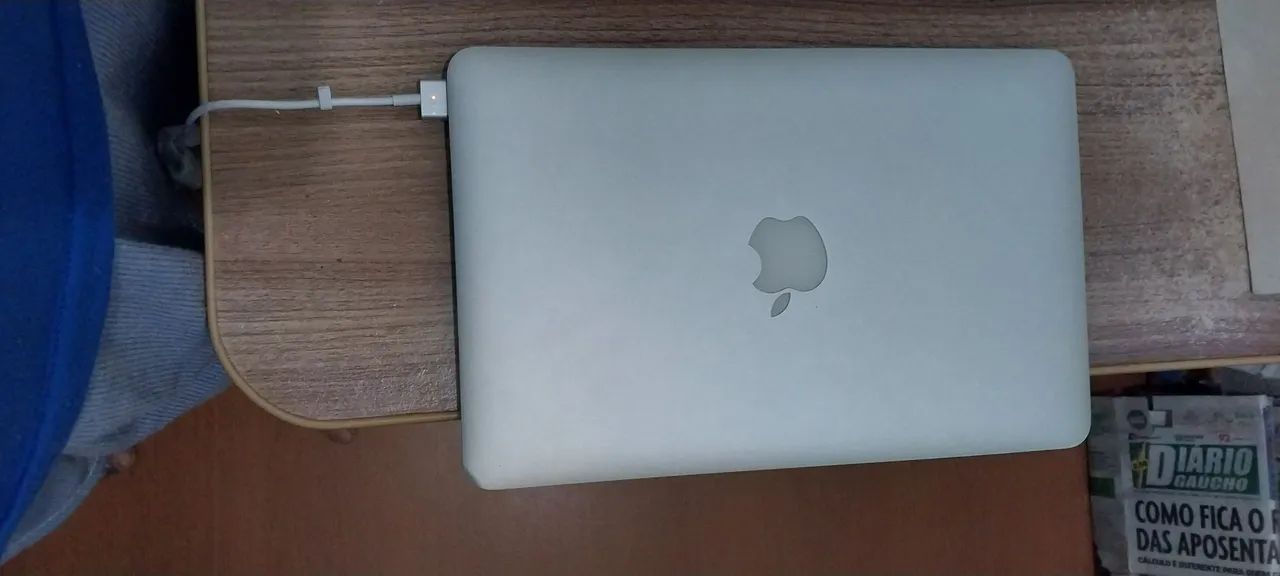 MacBook Air A1465 Core i7 4° Geração Bateria 2:00hs Bem conservado
