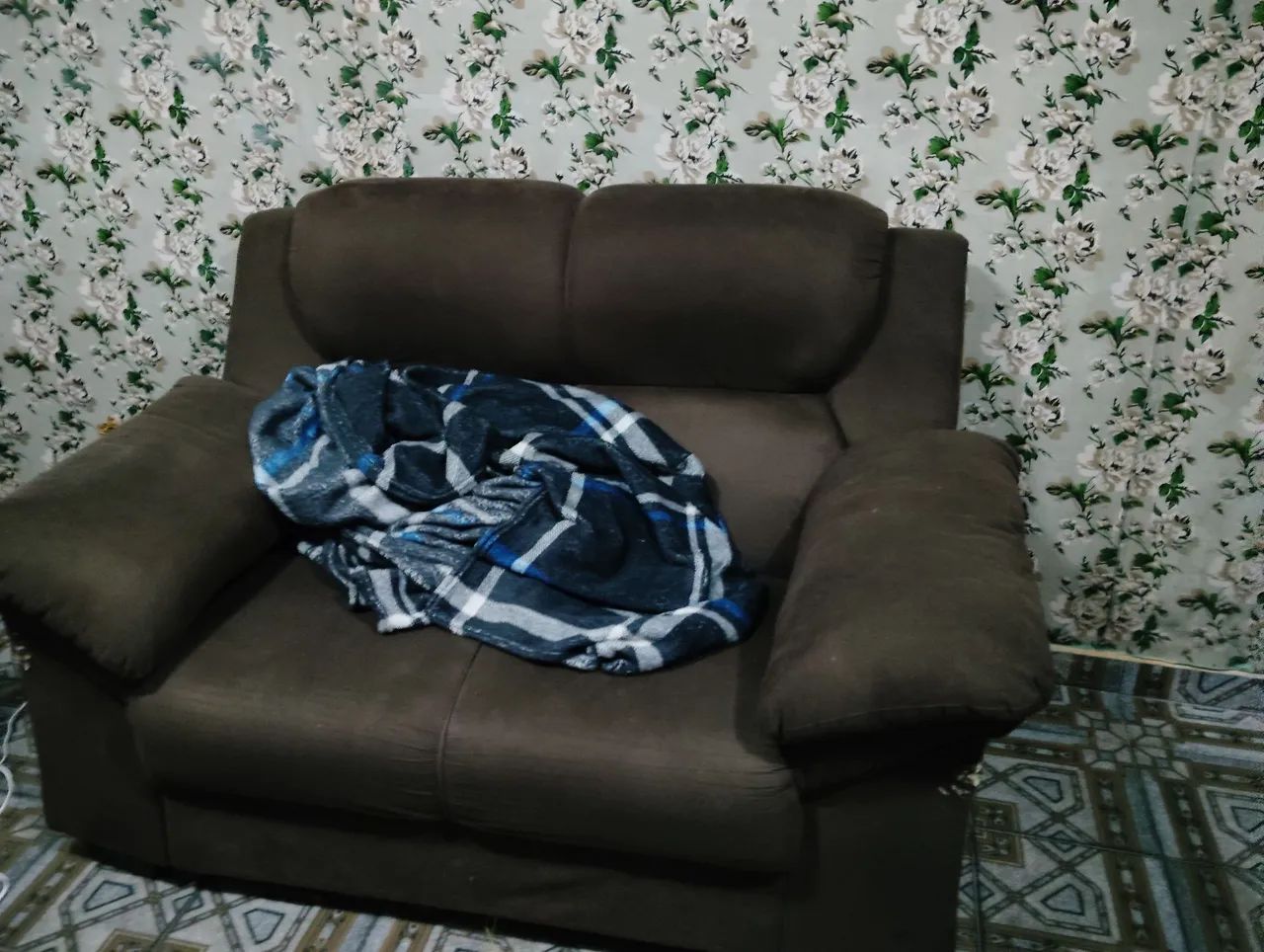 VENDE-SE CONJUNTO DE SOFÁ 3 E 2 LUGARES