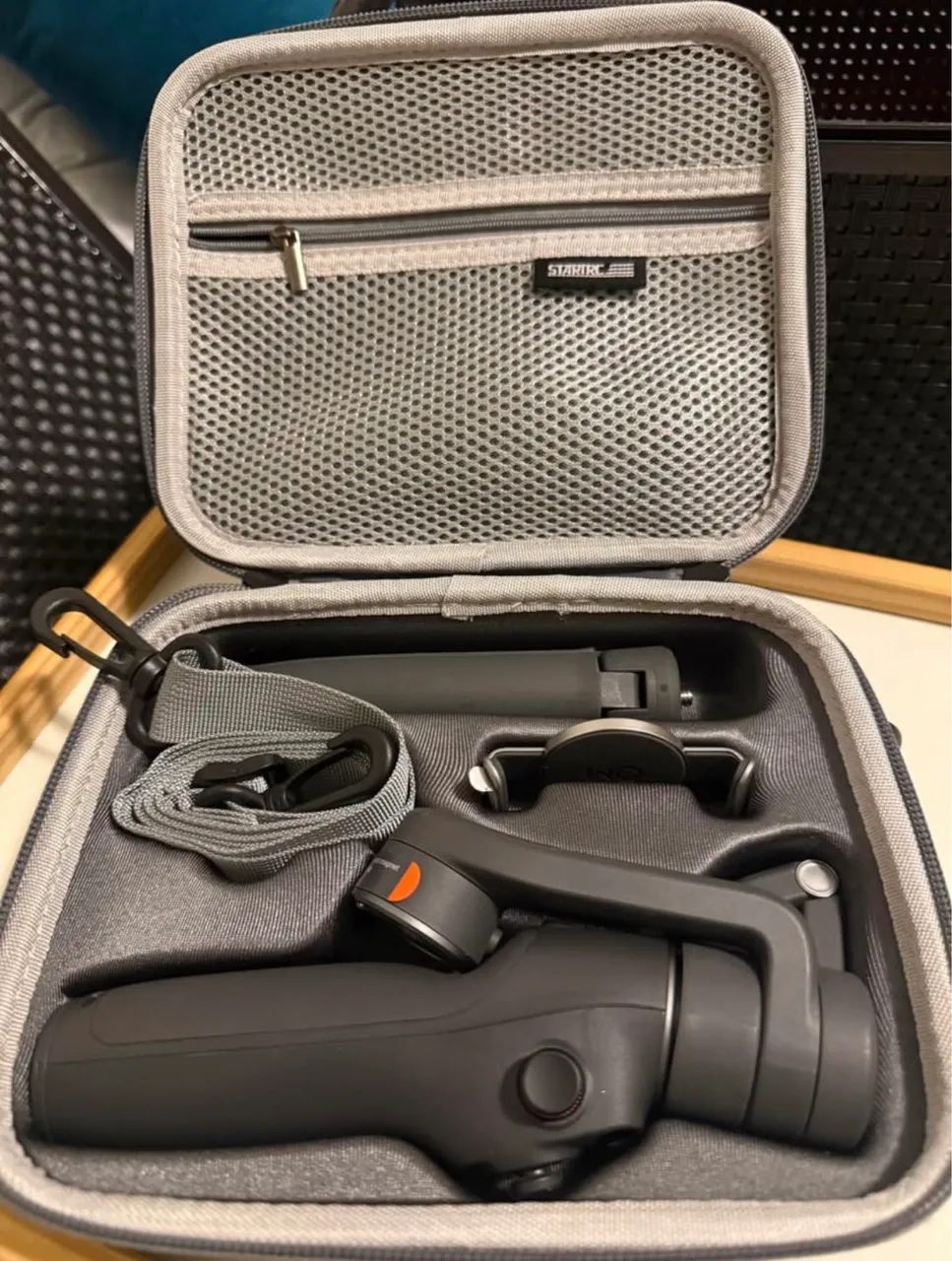 DJI- Gimbal 6 + Case + tripé + iluminação  - Foto 4