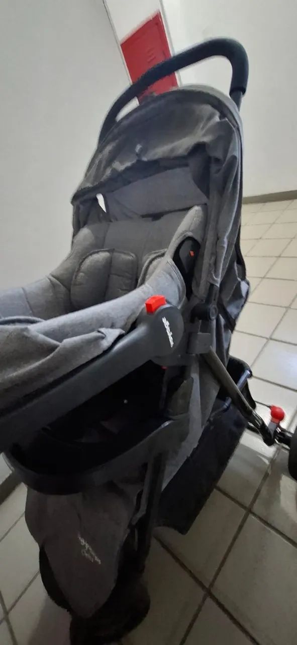Carrinho de bebê com bebê conforto  - Foto 5