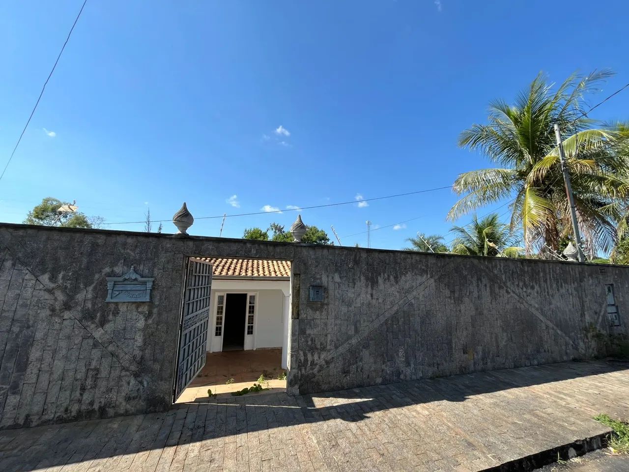 CHACARA COM 04 QUARTOS SENDO 2 SUITES NO SETOR VILA MORAIS