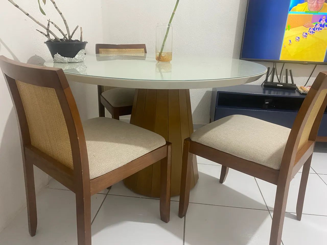 Mesa com 4 cadeiras  - Foto 2