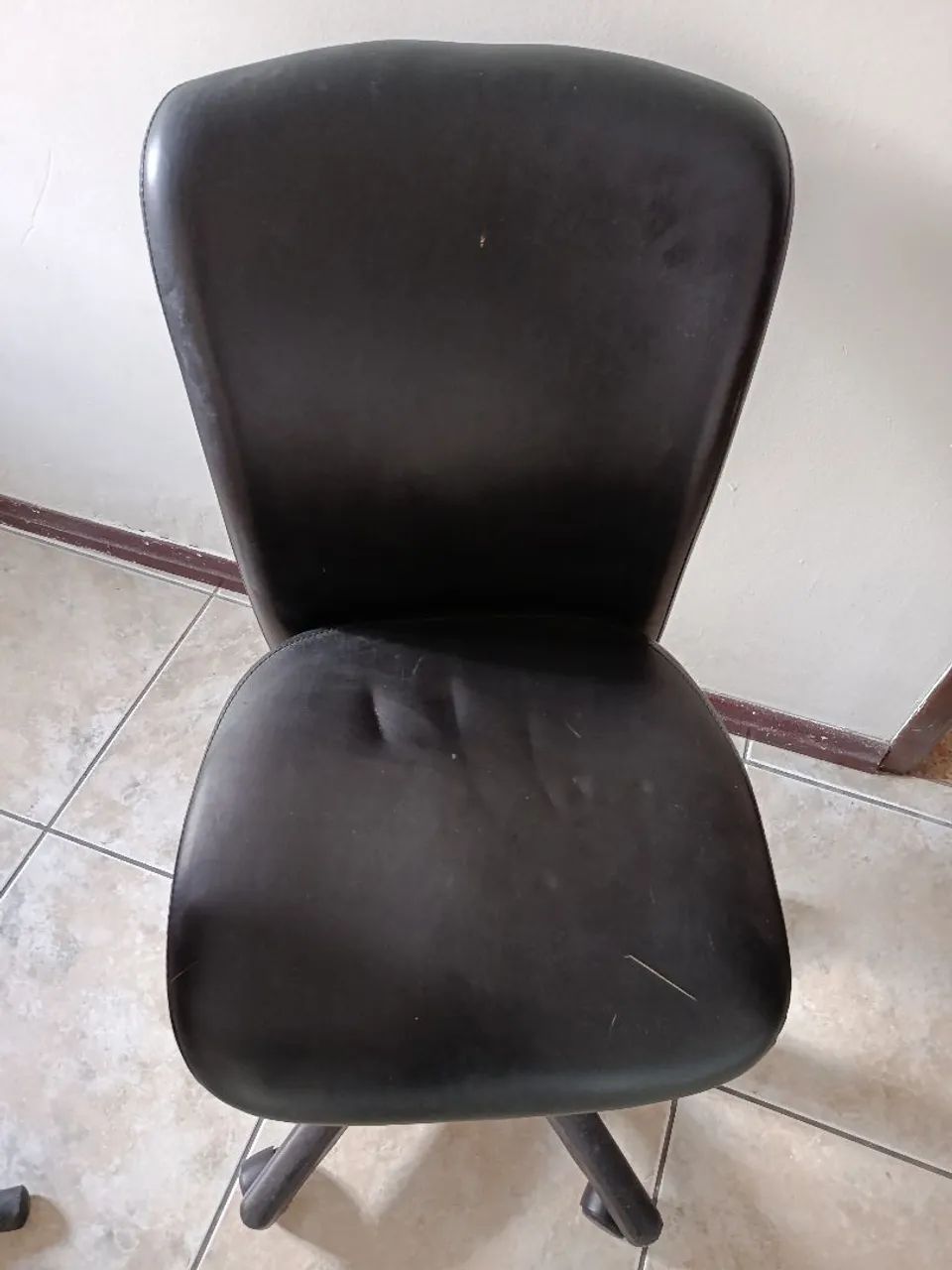 Cadeira de Escritório Giratória Em Couro Sintético Com Rodinhas Super Barato  - Foto 5