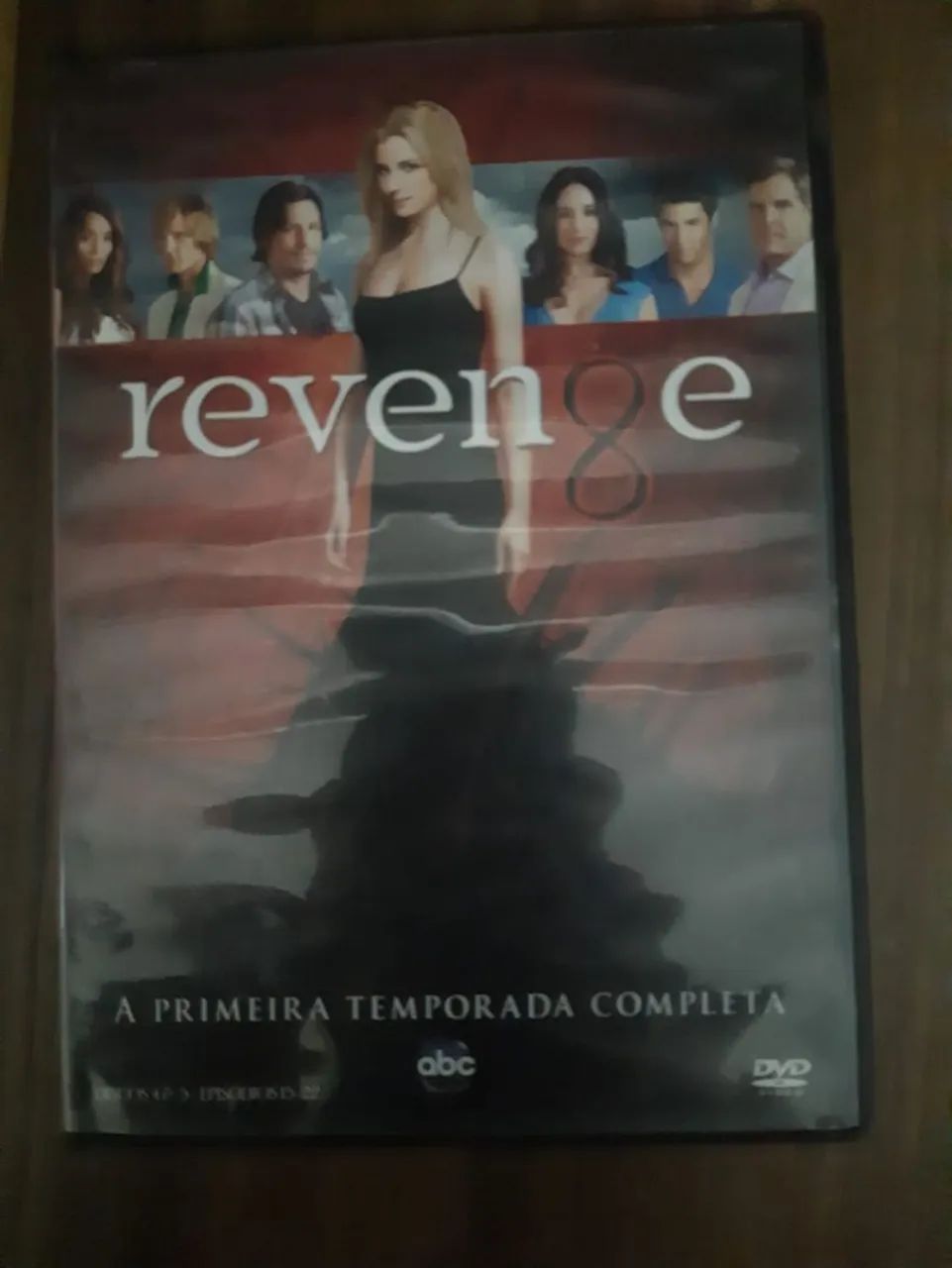 Dvds Revenge 1 temporada completa  - Foto 3