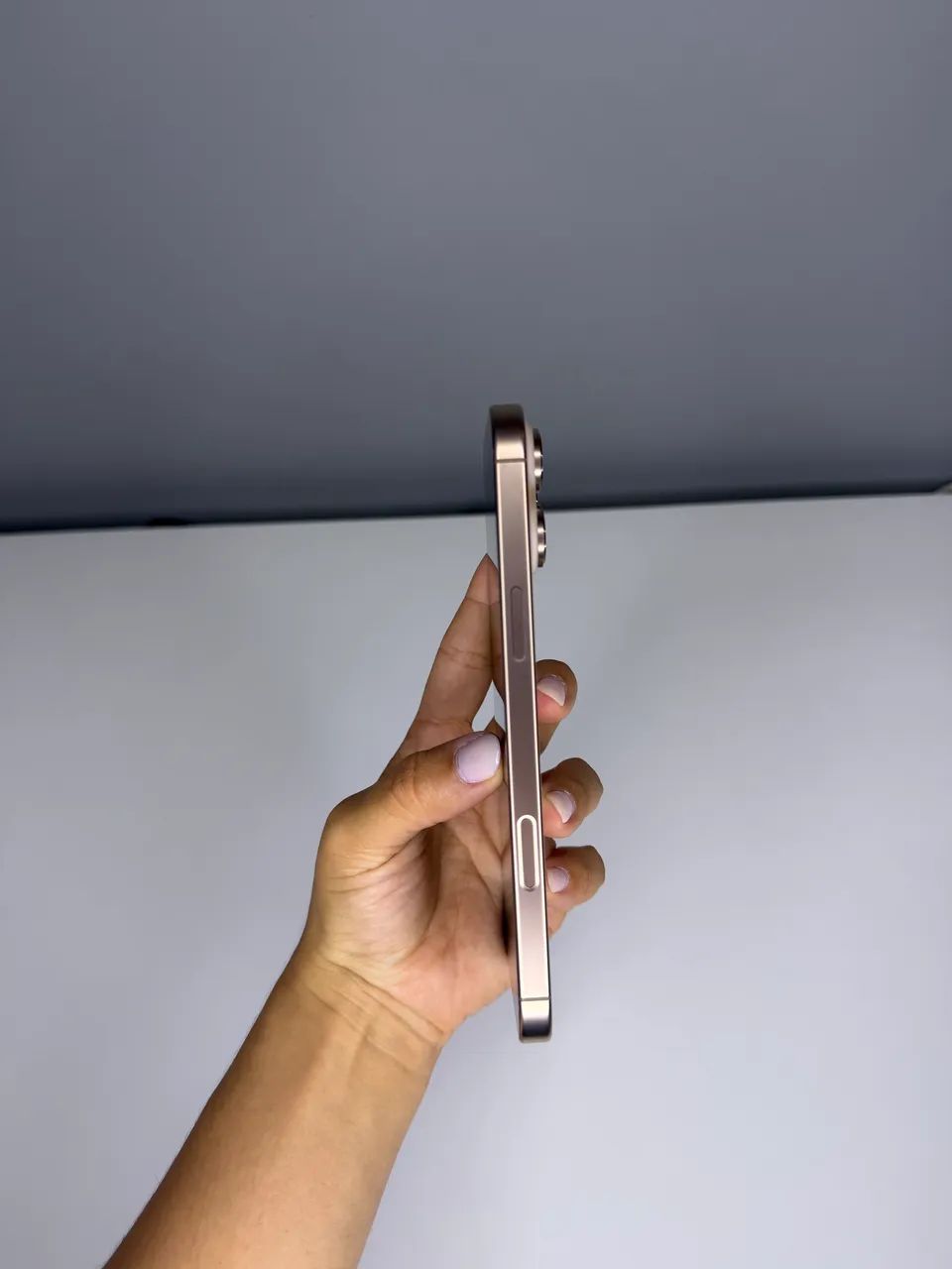 iPhone 16 Pro Max Desert - OPORTUNIDADE - Foto 2