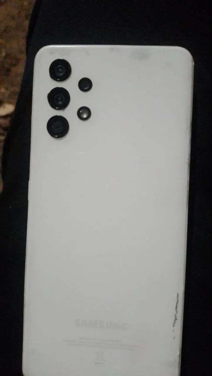 Vende se esse celular a32 semi novo entrego 