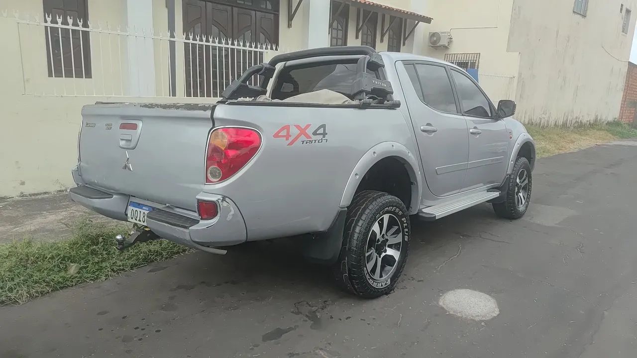 Mitsubishi L200 Triton GLS 3.2 CD TB Int.diesel MEC 2013 - Foto 2