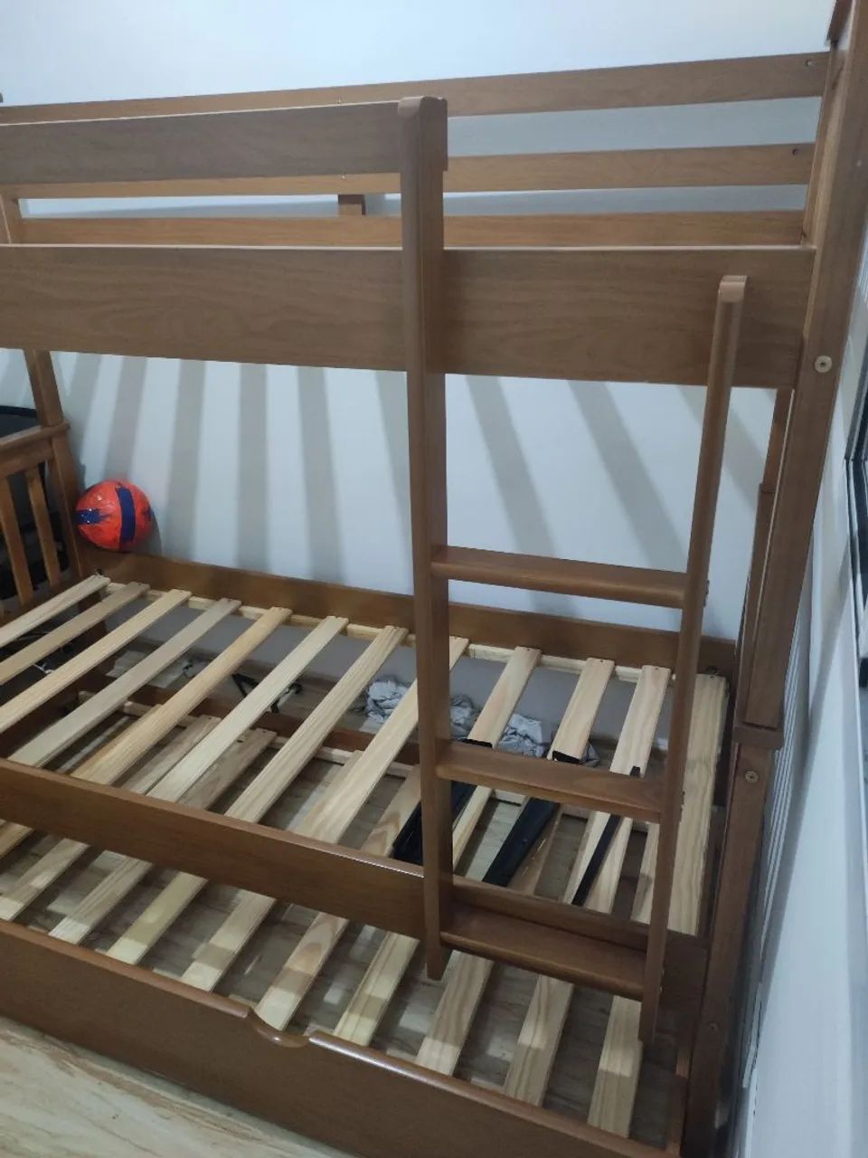 Beliche com cama auxiliar de madeira maciça  - Foto 3