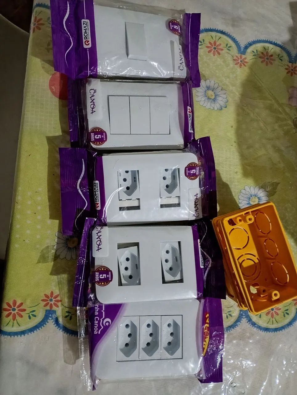 Tomadas, interruptores e caixas de luz