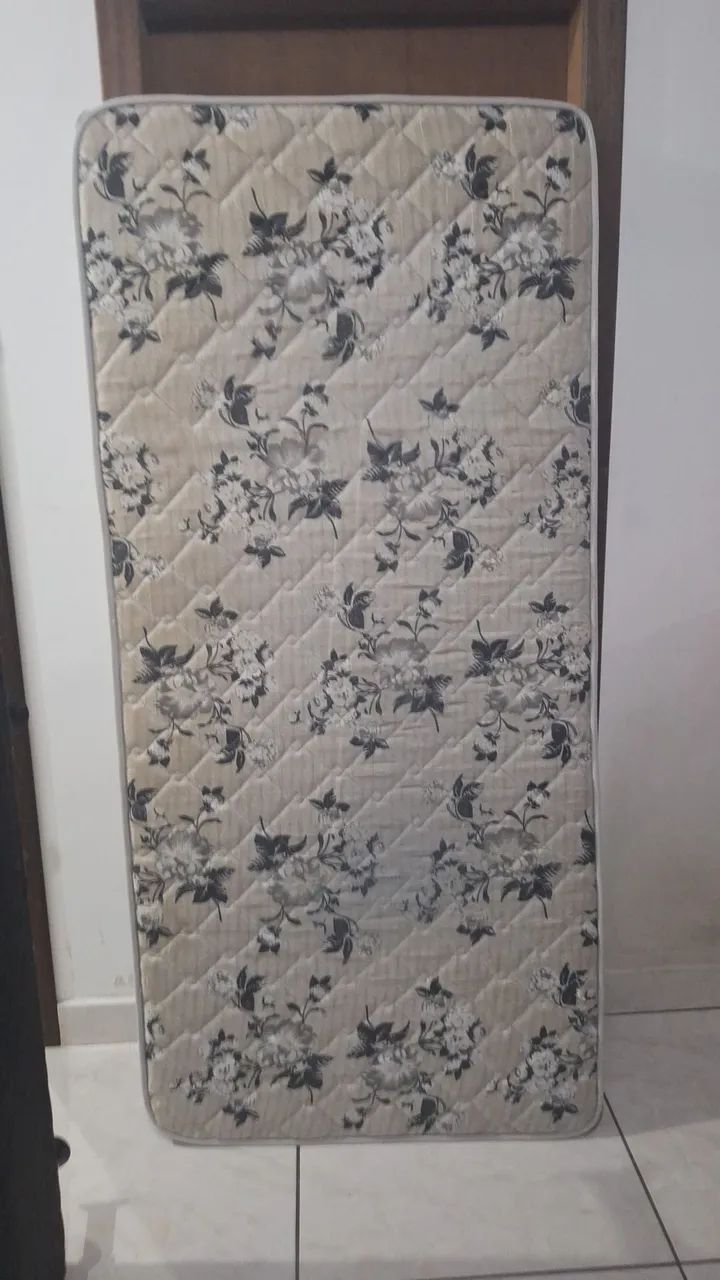 Vendo Base mais colchão 