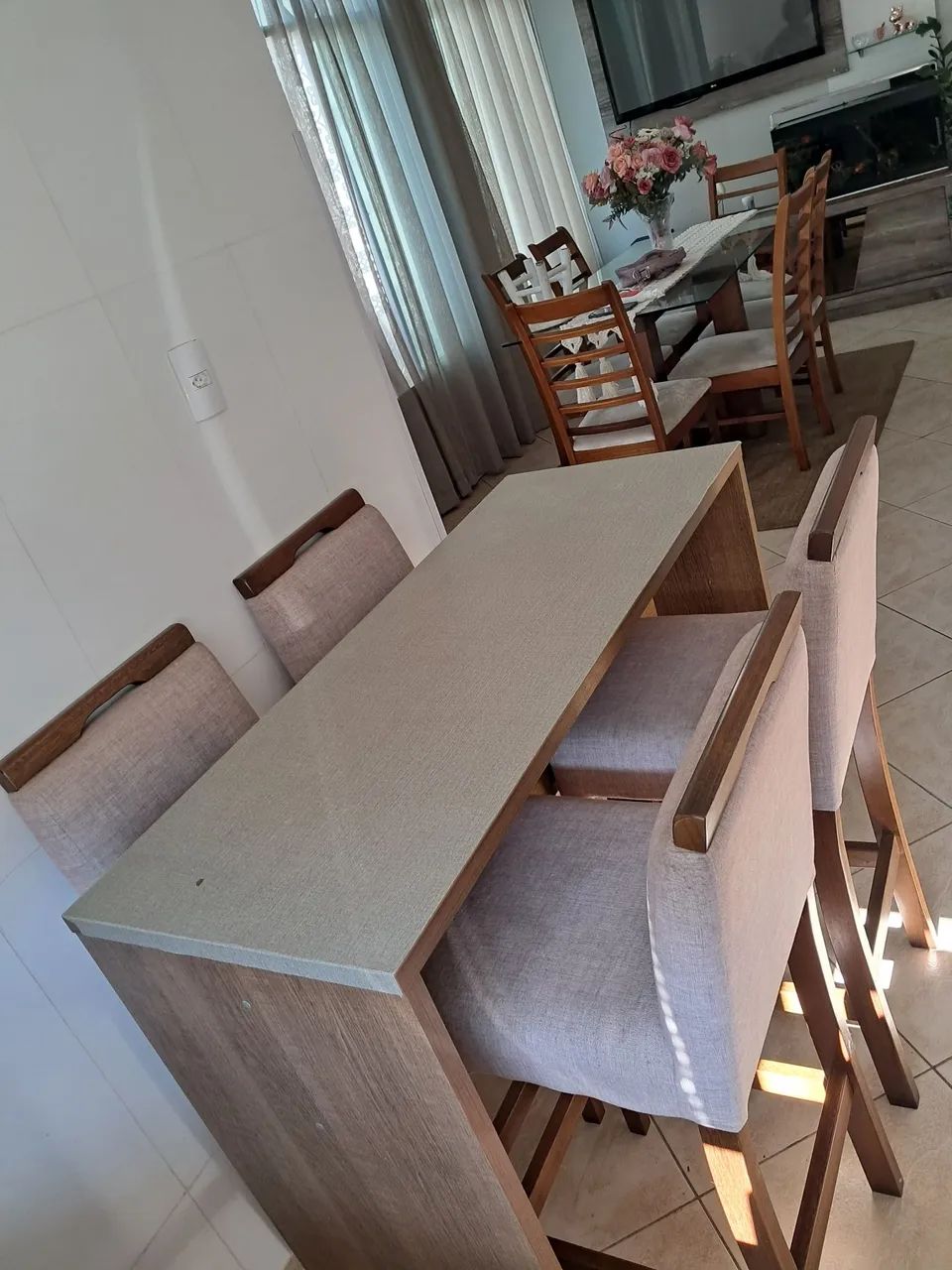 Conjunto de mesa e quarto cadeiras  - Foto 3