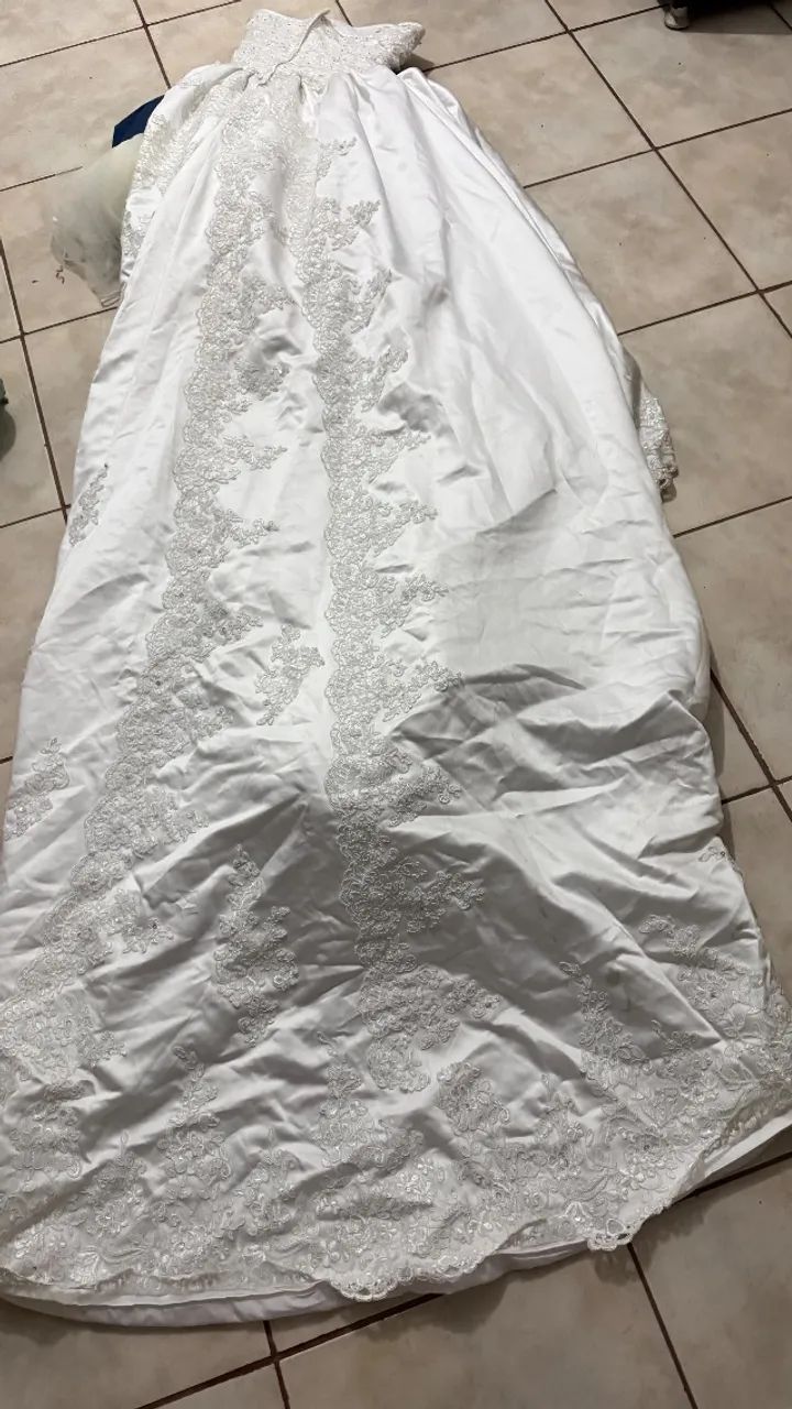 Vestido de noiva com véu e calda - Foto 2
