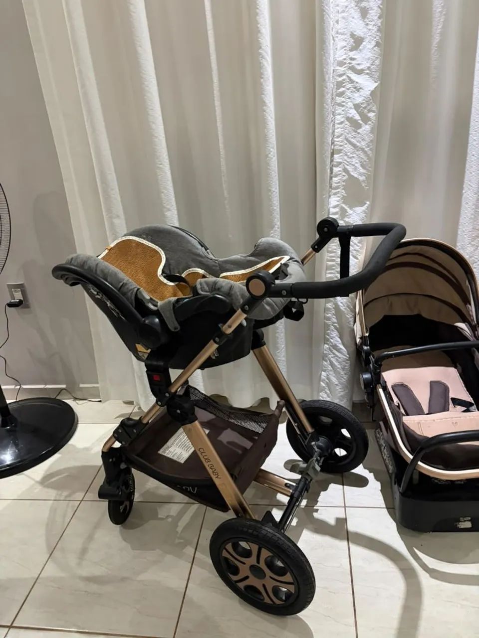 Carrinho de bebê Moisés com bebê conforto e base veícular  - Foto 5