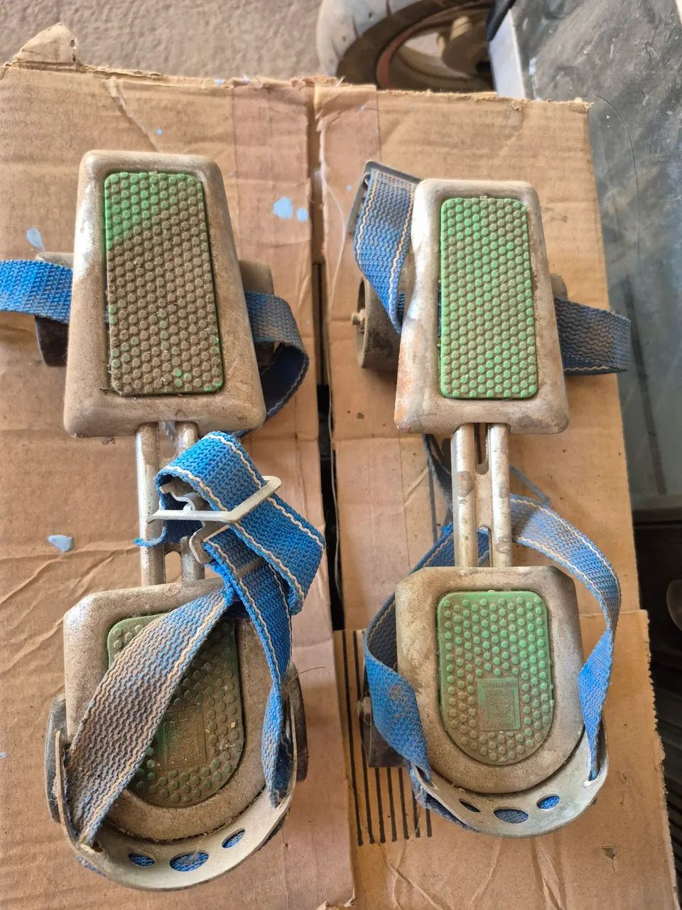 Vendo para de patins dos anos 70