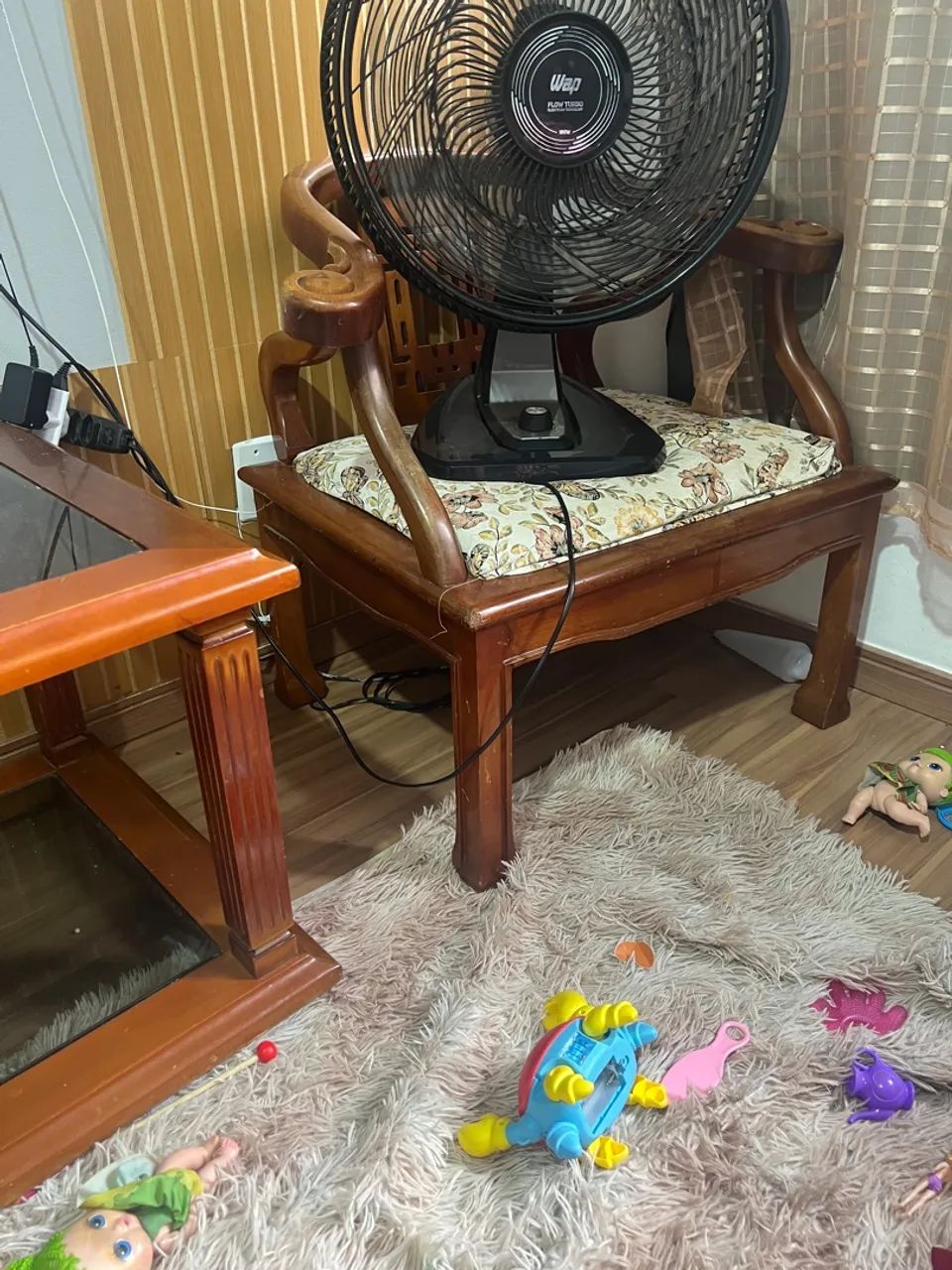 2 POLTRONAS + MESA DE CENTRO | MADEIRA MACIÇA | R$ 700 - Foto 4