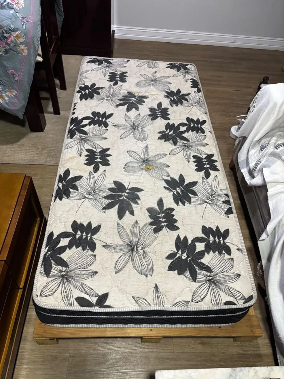 Cama de Pallets e colchão de solteiro - Foto 2