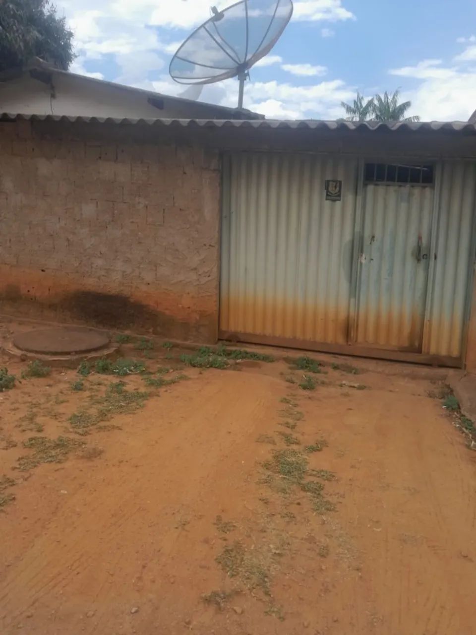 Vendo casa com 4 quartos, 2 banheiros,sala,cozinha! 