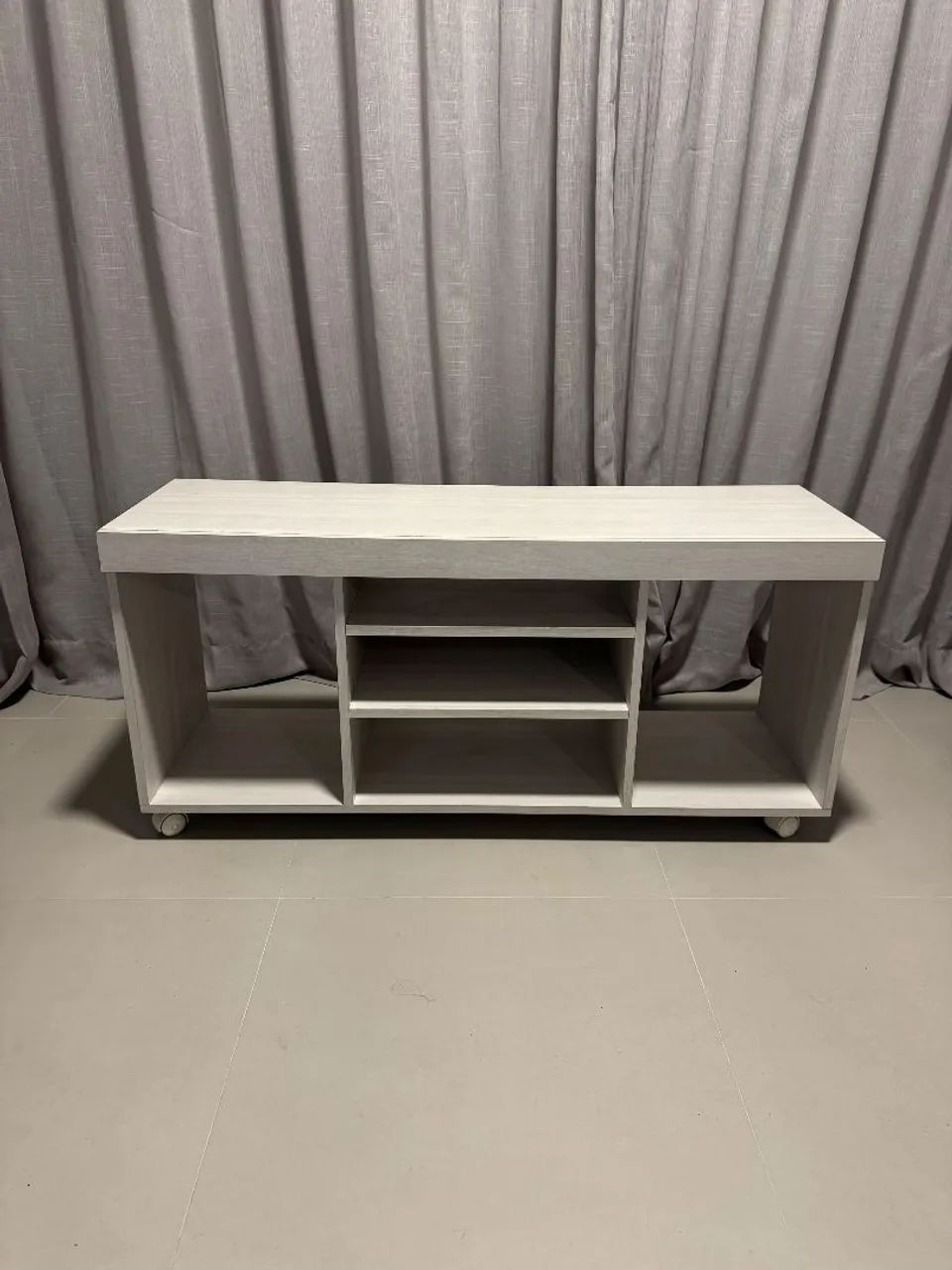 Rack em MDF para sala com 114 cm de comprimento