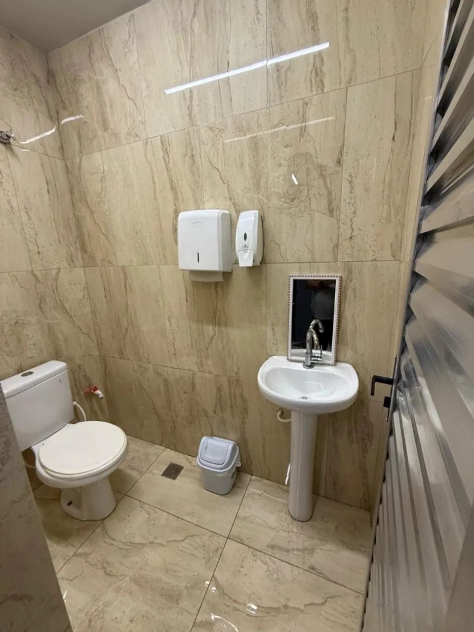 GALPÃO COM 400M2 DE ÁREA CONSTRUIDA - Foto 4