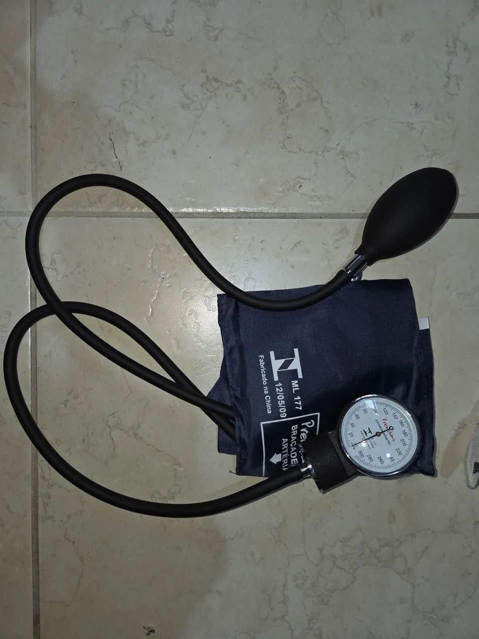 Aparelho de Pressão Aneroide Premium Com Braçadeira