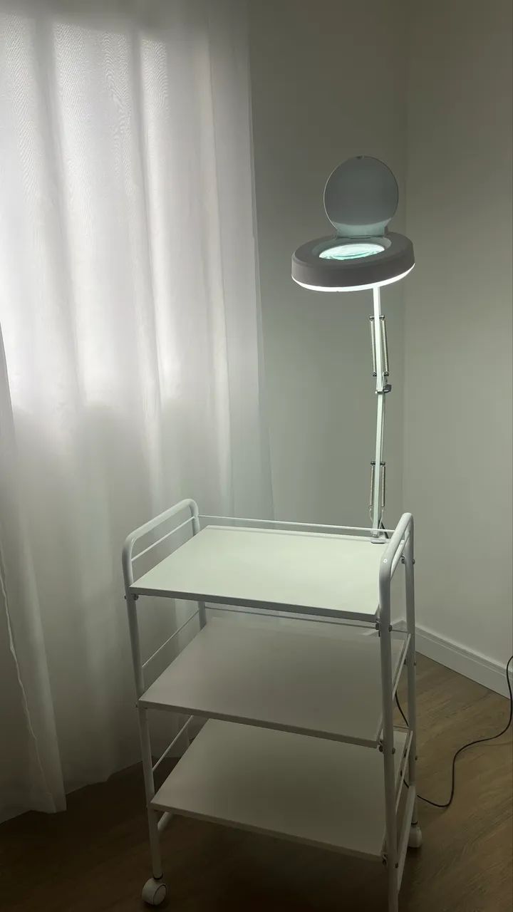 Kit Carrinho e lupa de estética 