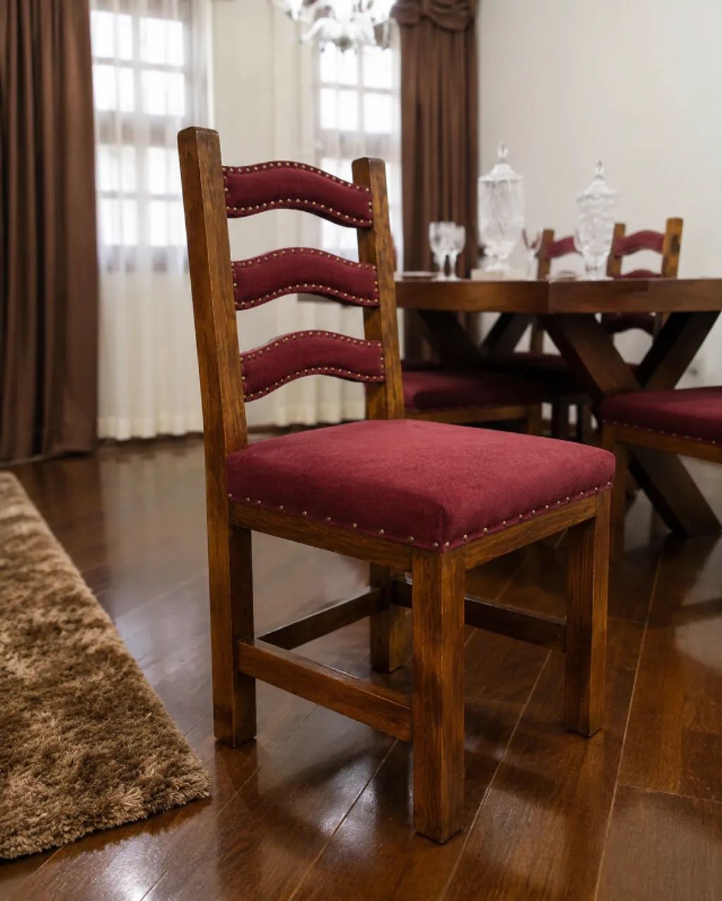 Mesa de Jantar em Madeira Nobre com 8 Cadeiras Estofadas - Foto 4