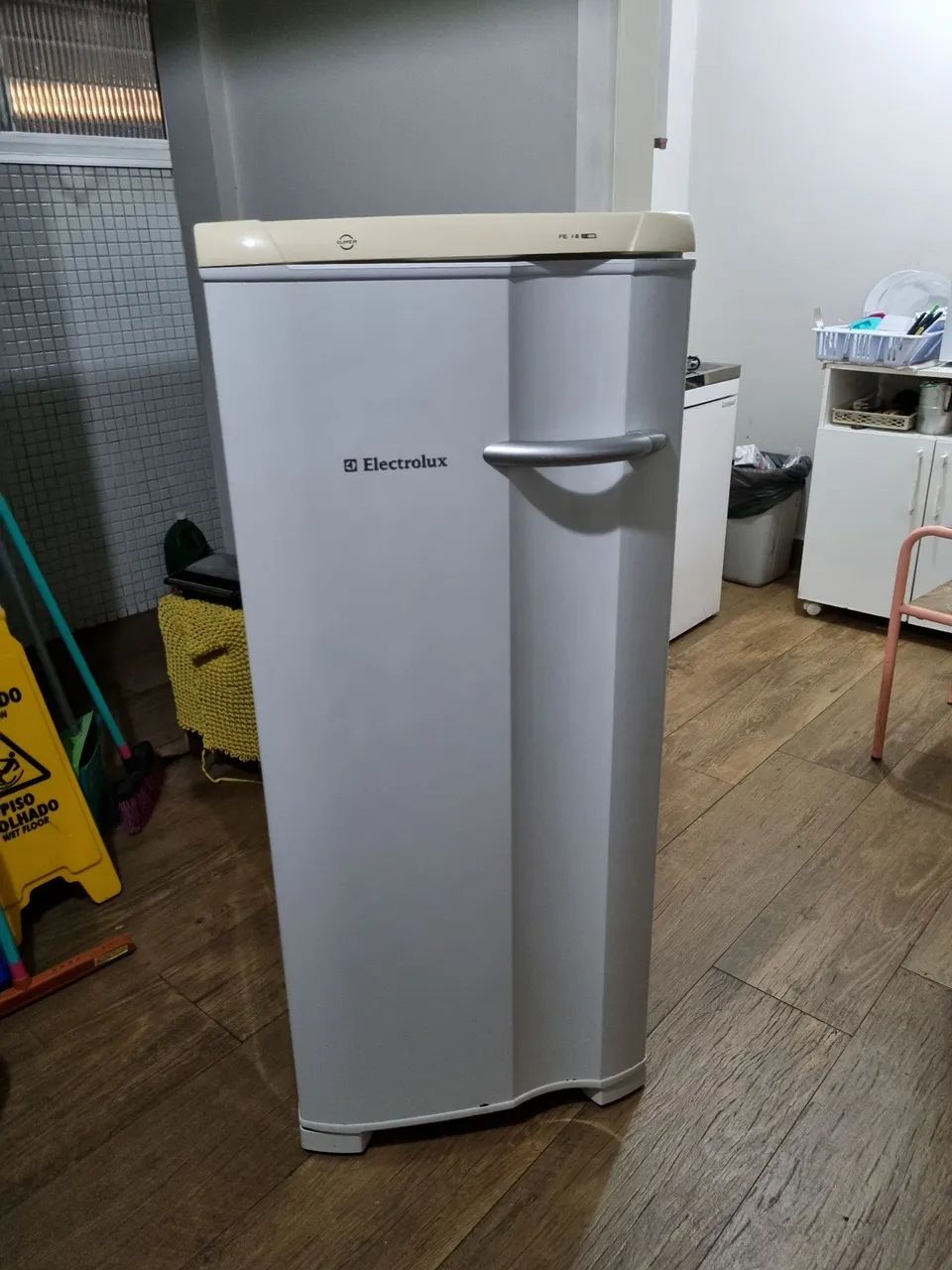Freezer eletrolux FE18 145 litros - Foto 4