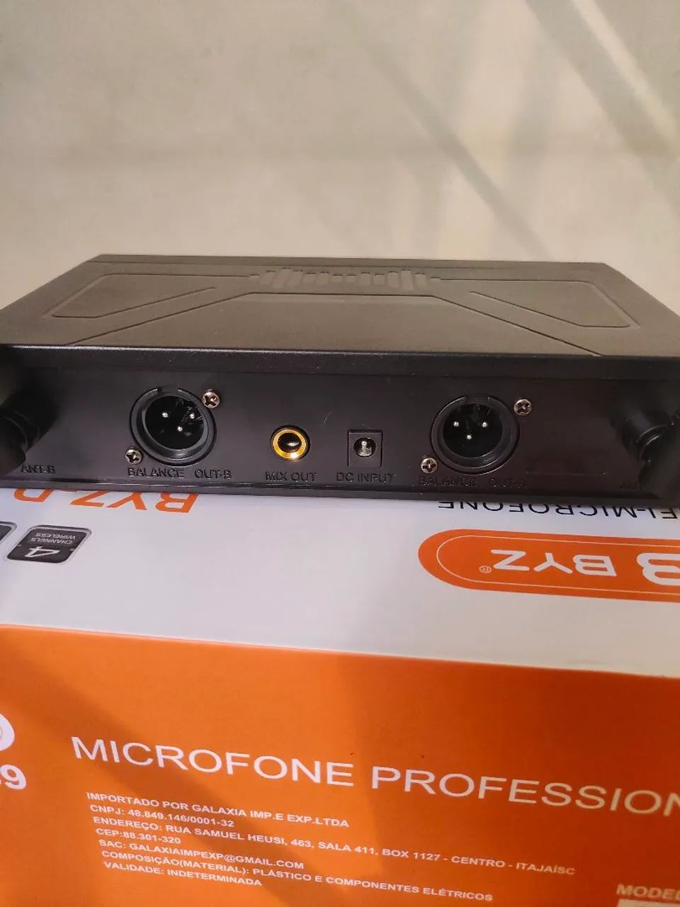 Microfone dinâmico profissional novo na caixa  - Foto 5
