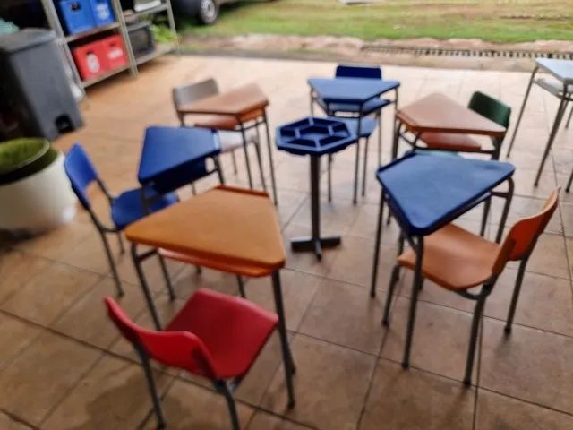 Conjunto inteligente de 6 mesas e 6 cadeiras com conexão infantil usadas - Foto 4