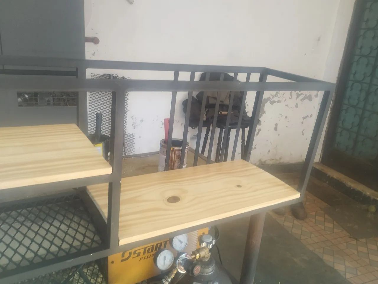 Prateleira estilo industrial 