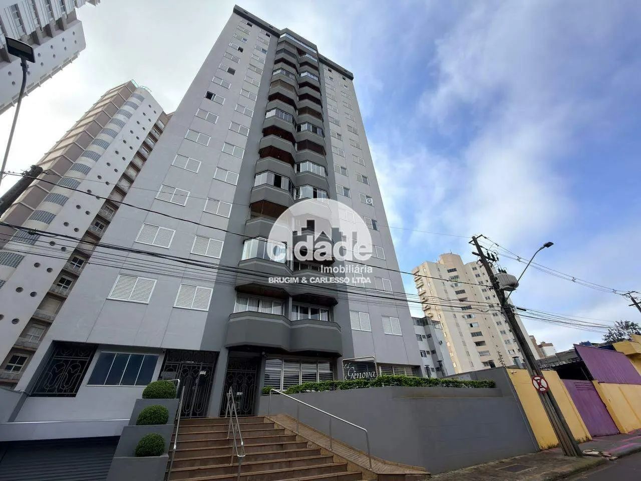 Apartamento Semimobiliado à Venda no Edifício Genova  2 Quartos, 1 Suíte