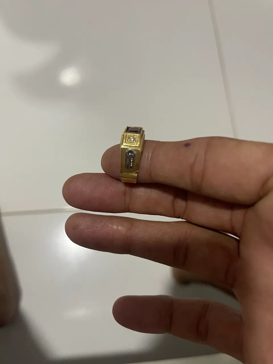 Anel de formatura em ouro