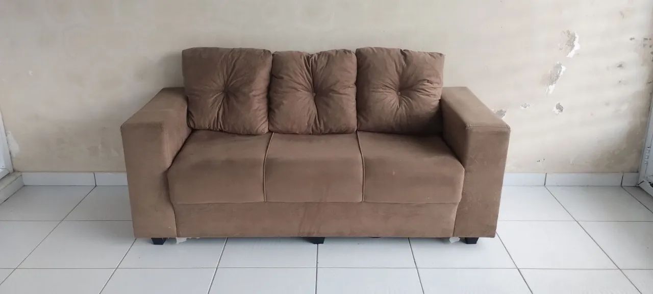 Sofá três lugares 