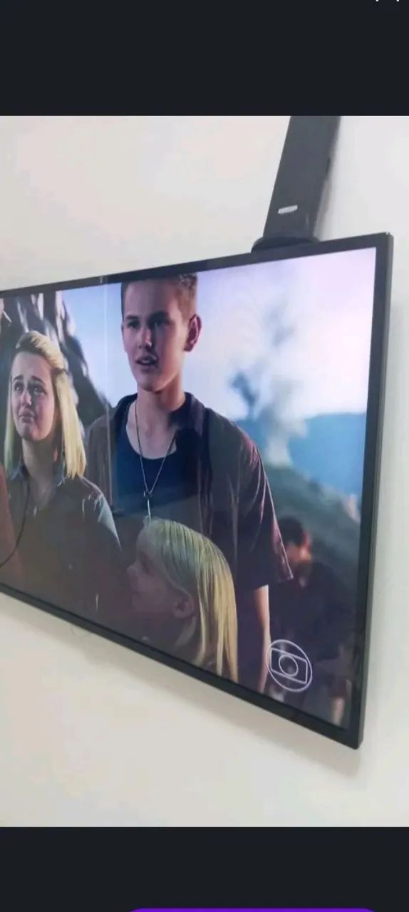Vendo TV da marca AOC 42 polegadas funcionando normal