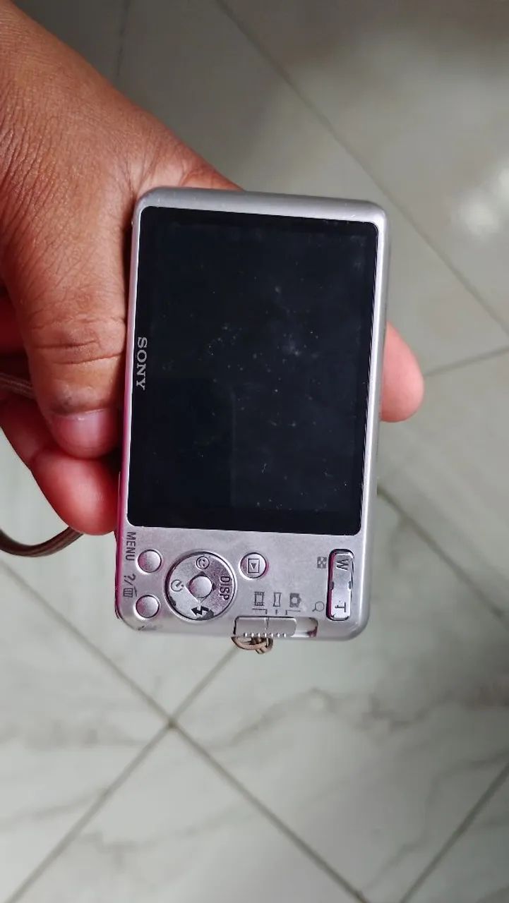 Vendo câmera digital  retirada em minha residência moro na Vila São João 