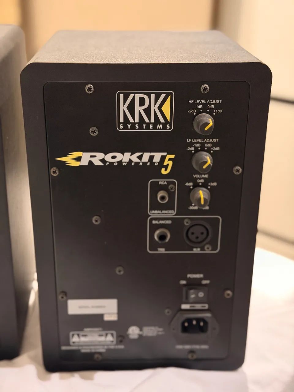 Par de monitores KRK RP5  - Foto 5